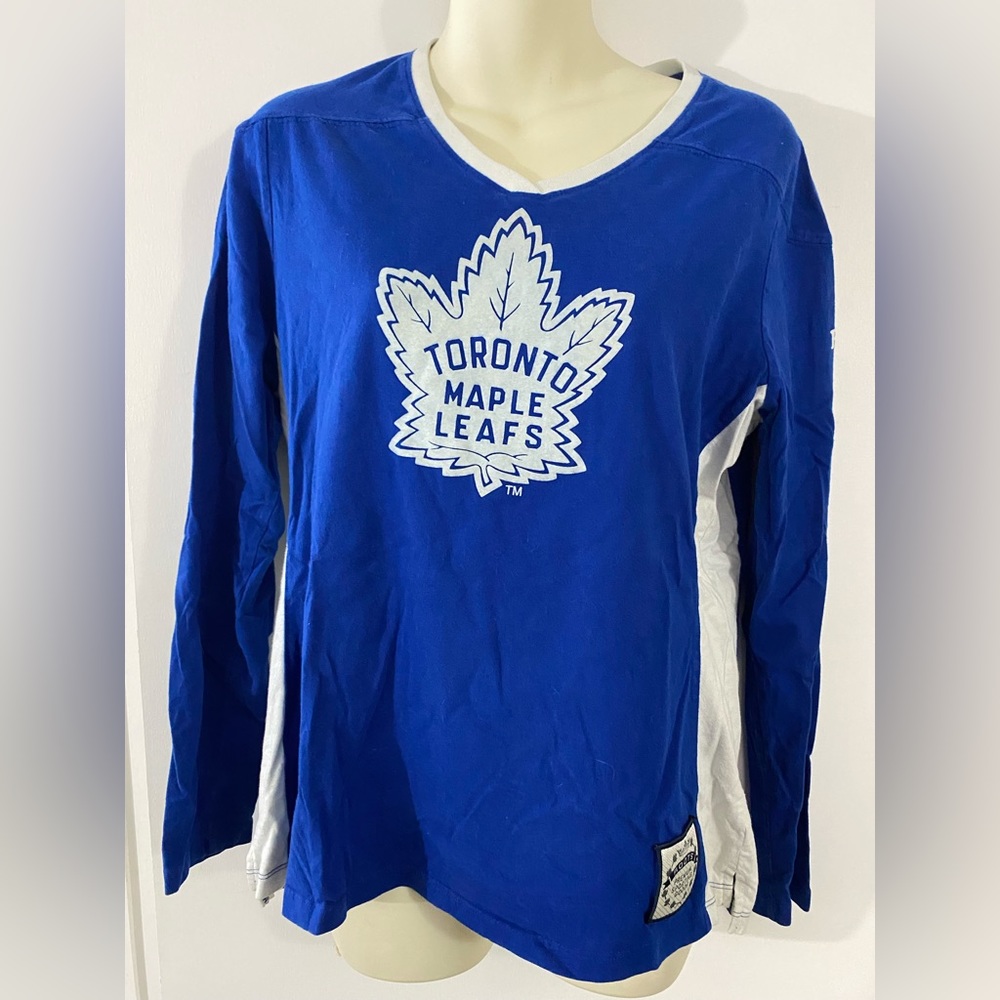 Toronto Maple Leafs fitted long sleeve t. Size large. EUC